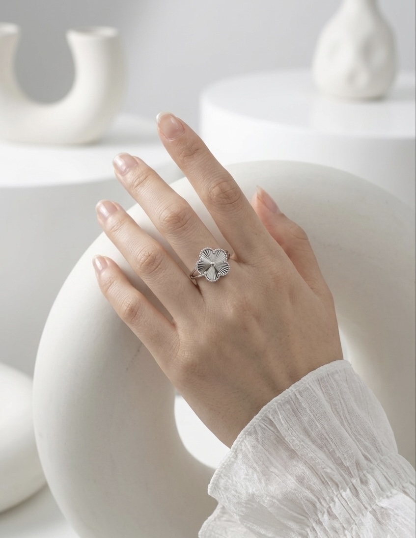 5 CLOVE CHROME RING