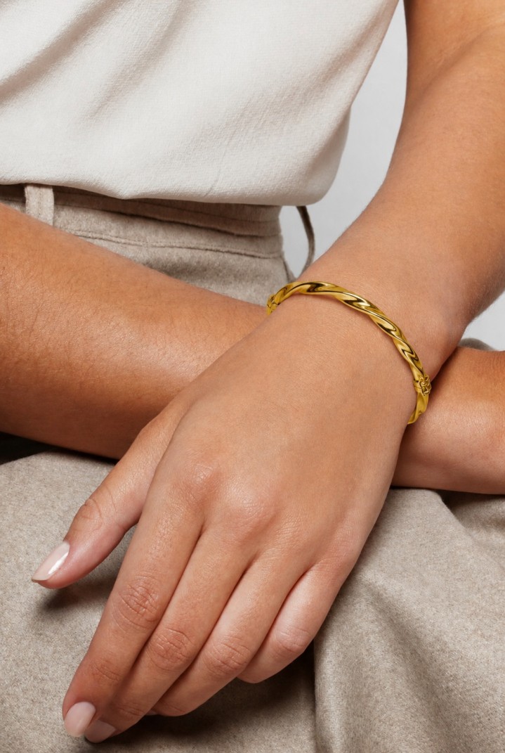 CURLY BANGLE