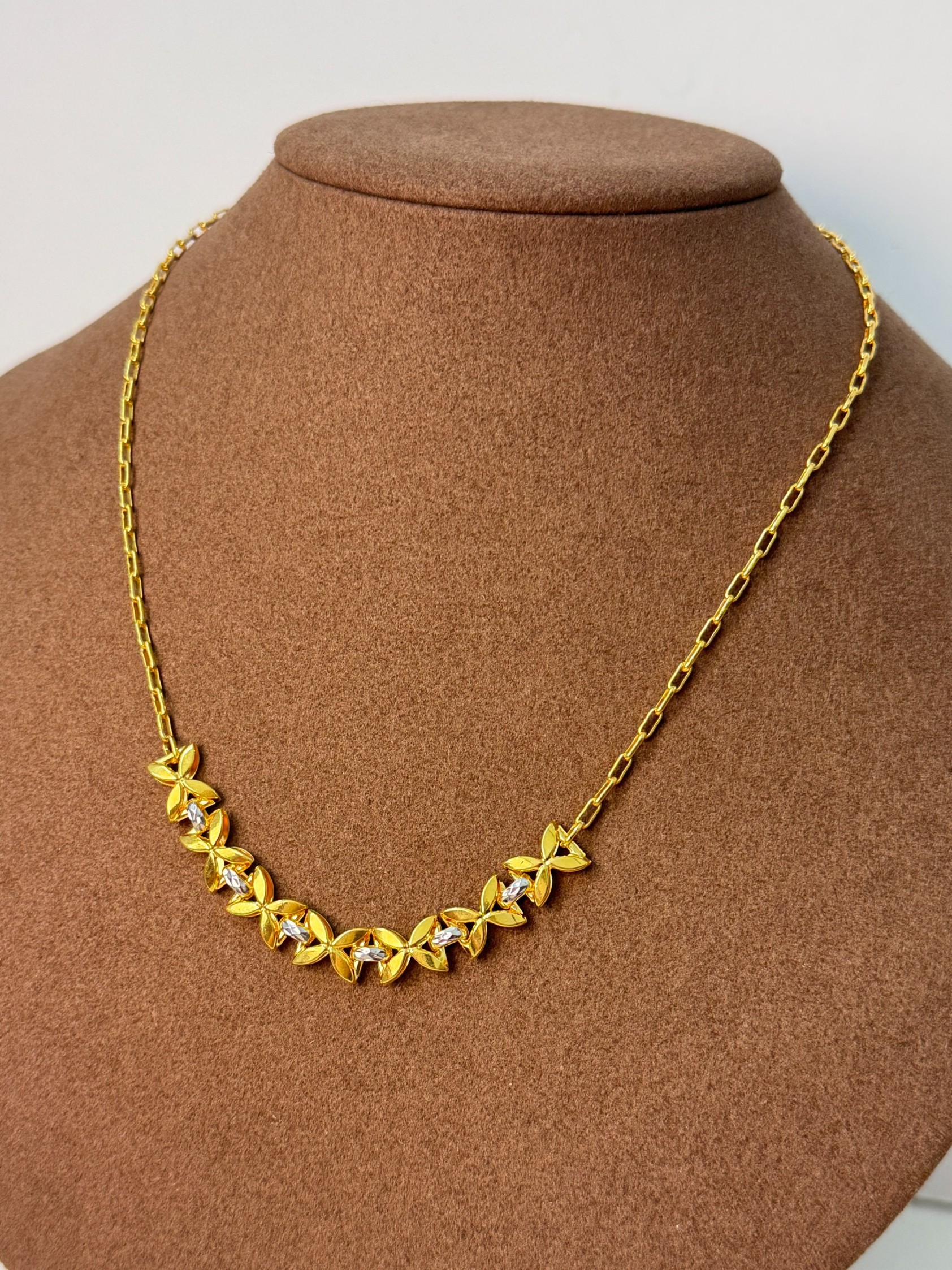 BUNGA LAWANG MARISSA NECKLACE