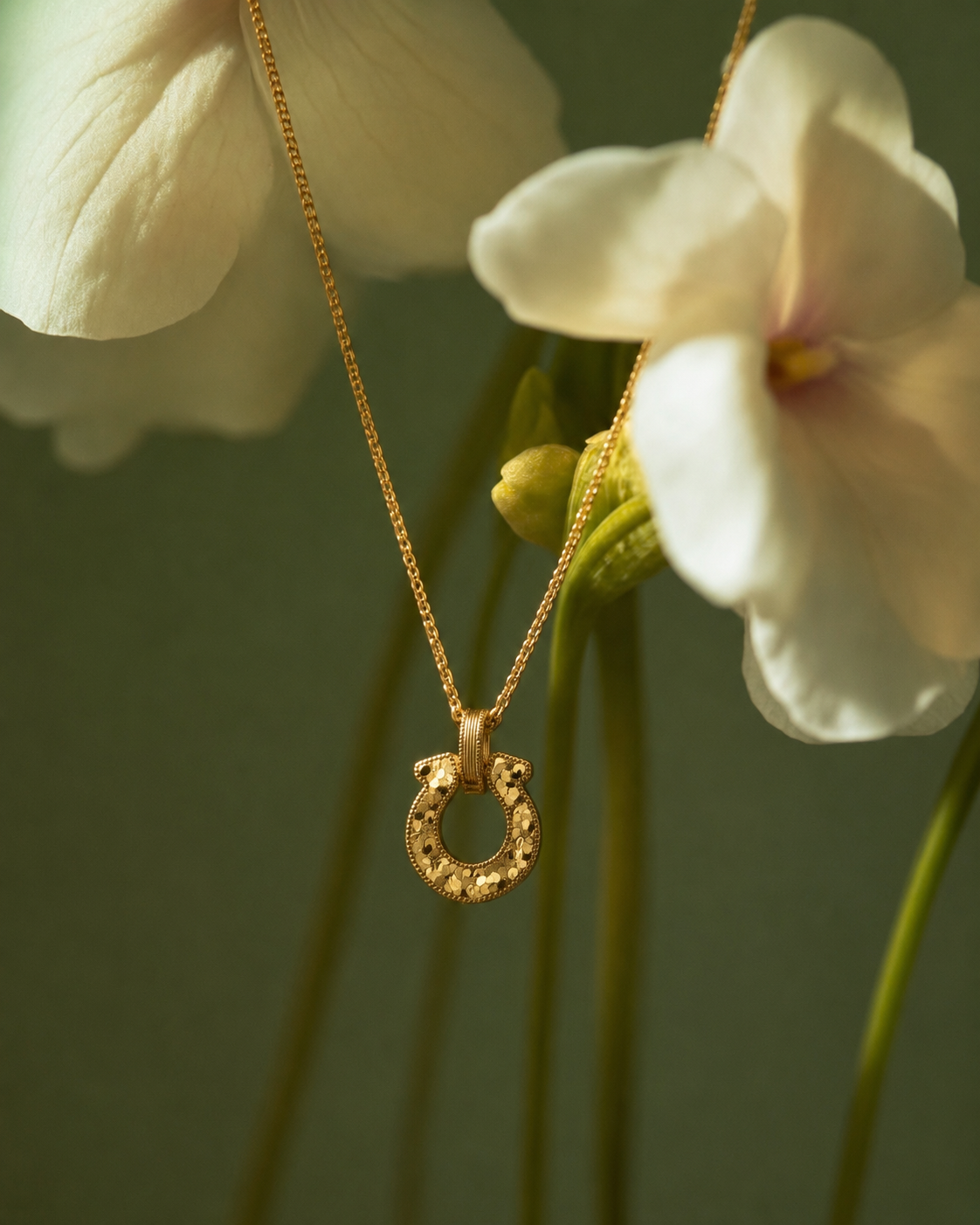 SHOEHORSE NECKLACE