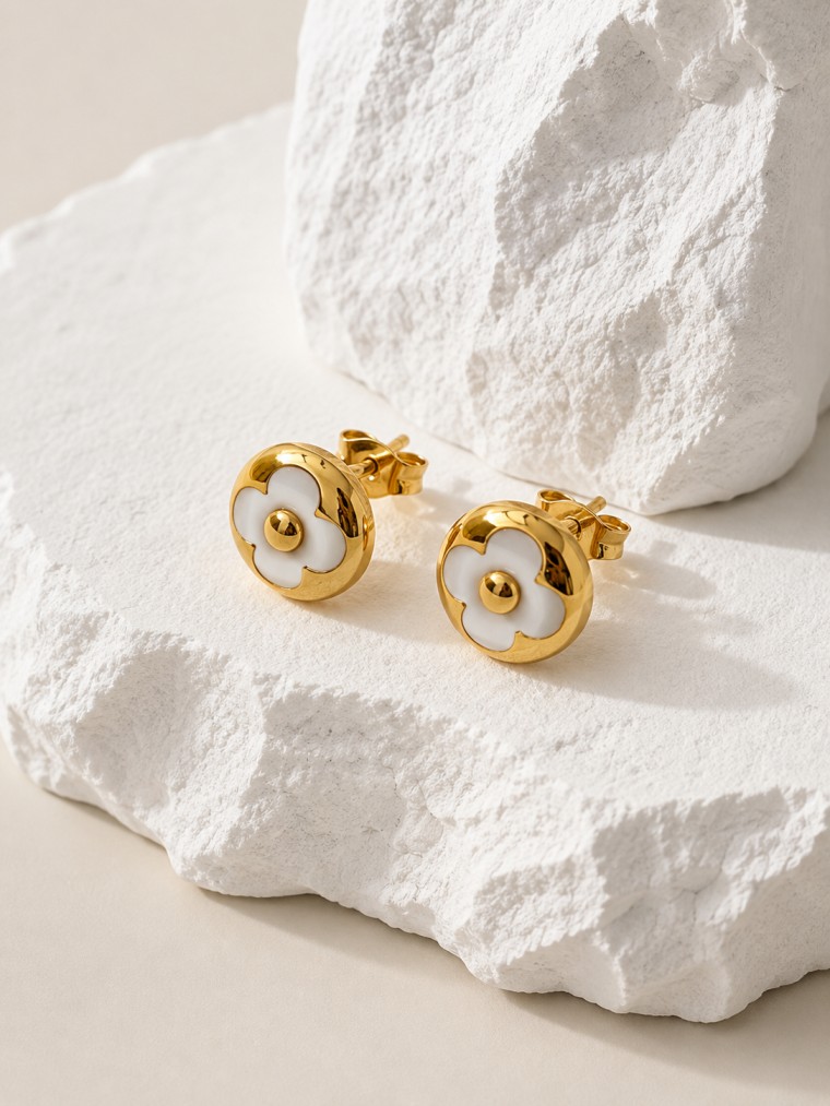 CLOVER WHITE ENAMEL EAR RING