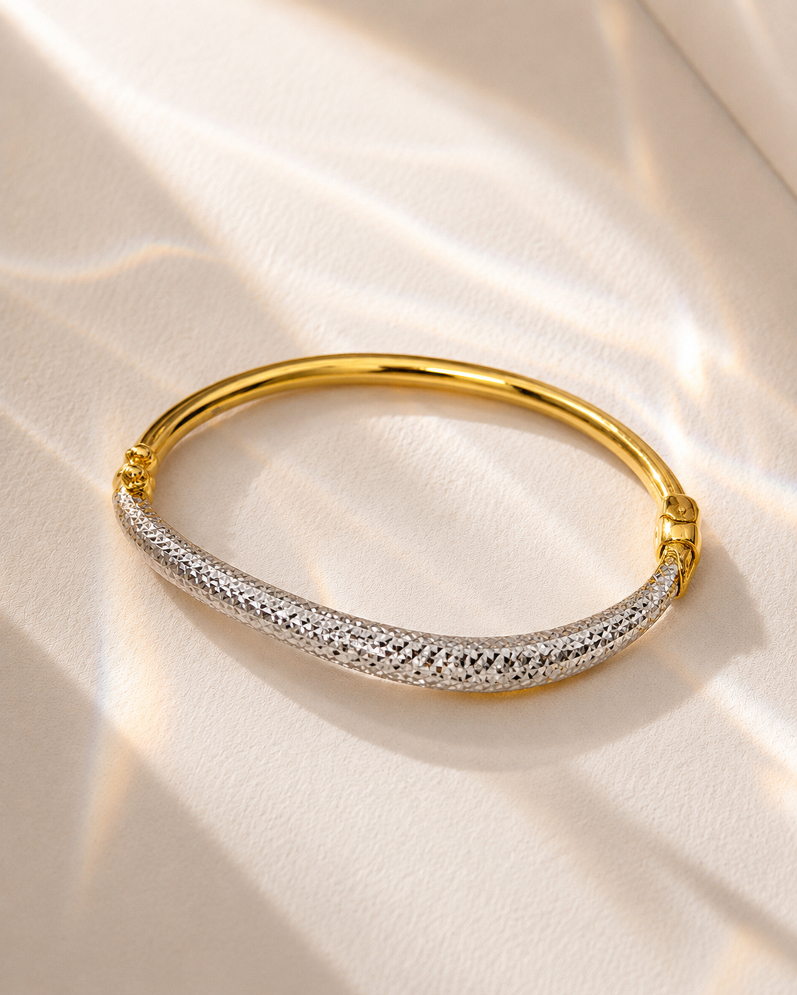 PAHAT DIAMOND SWIRL BANGLE