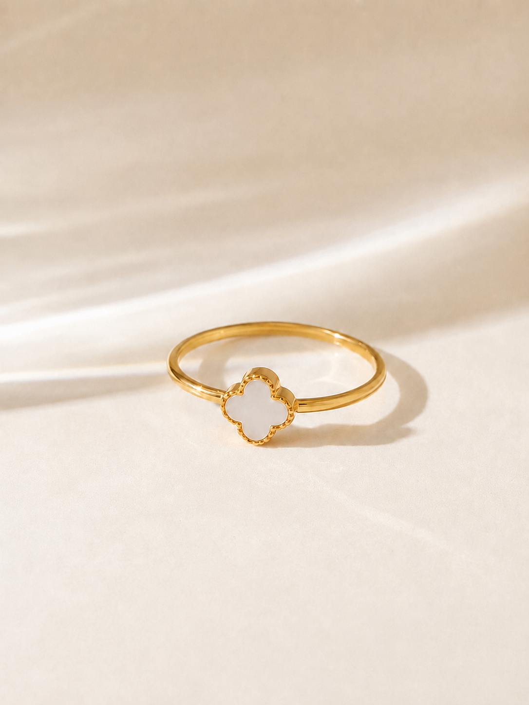 WHITE CLOVER RING