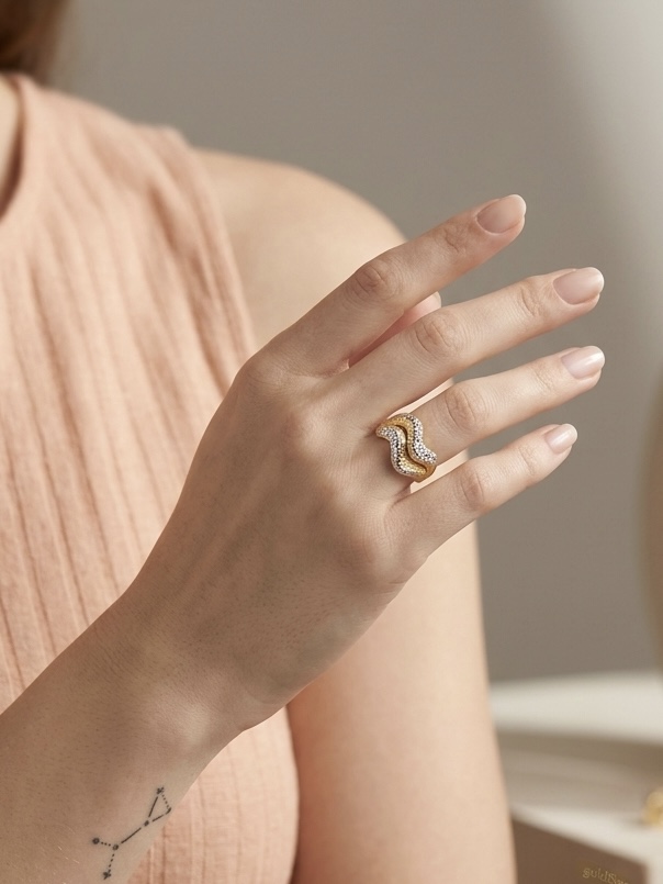 DOUBLE WAVE PAHAT DIAMOND RING